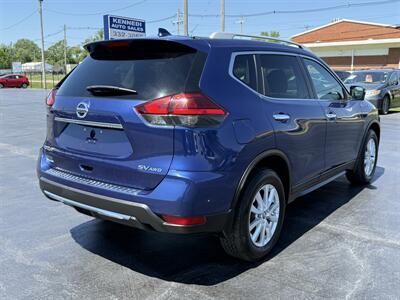 2017 Nissan Rogue SV AWD   - Photo 8 - Cahokia, IL 62206