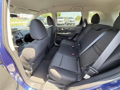 2017 Nissan Rogue SV AWD   - Photo 11 - Cahokia, IL 62206