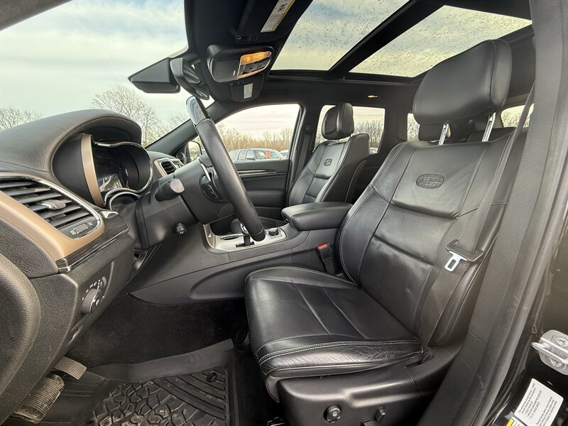 2015 Jeep Grand Cherokee Overland - Photo 10 - Cahokia, IL 62206