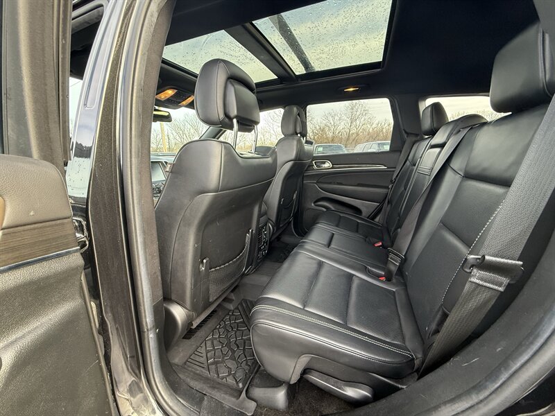 2015 Jeep Grand Cherokee Overland - Photo 11 - Cahokia, IL 62206