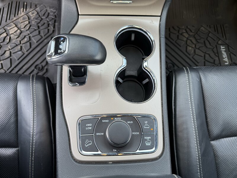 2015 Jeep Grand Cherokee Overland - Photo 17 - Cahokia, IL 62206