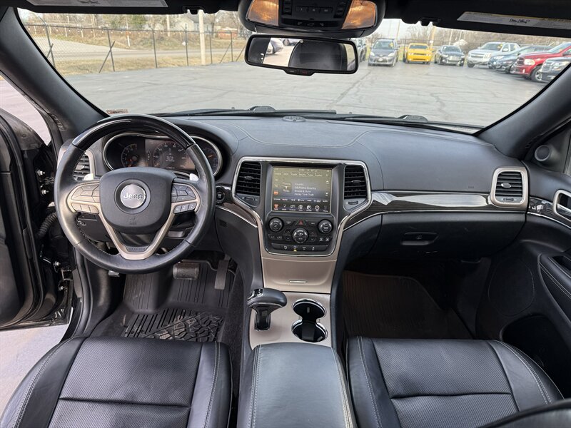 2015 Jeep Grand Cherokee Overland - Photo 13 - Cahokia, IL 62206