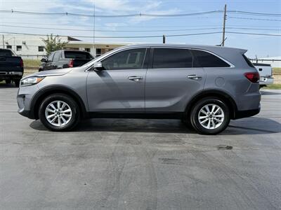 2020 Kia Sorento LX   - Photo 2 - Cahokia, IL 62206