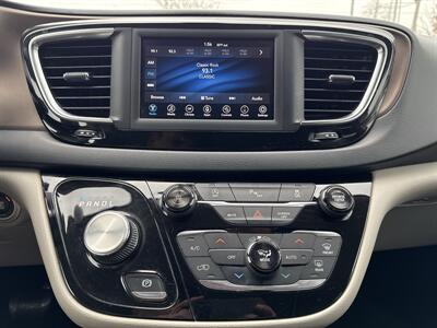 2018 Chrysler Pacifica Touring L   - Photo 13 - Millstadt, IL 62260