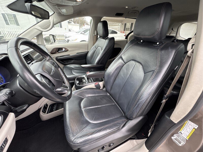 2018 Chrysler Pacifica Touring L - Photo 15 - Millstadt, IL 62260