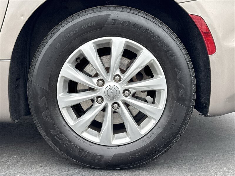 2018 Chrysler Pacifica Touring L - Photo 28 - Millstadt, IL 62260