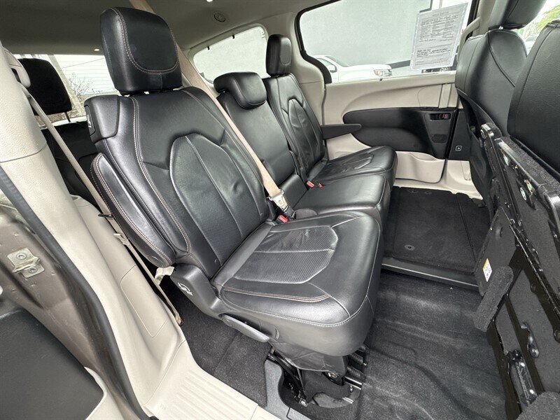 2018 Chrysler Pacifica Touring L - Photo 20 - Millstadt, IL 62260