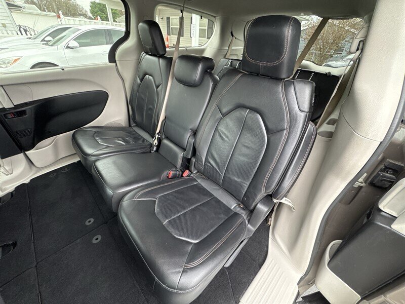 2018 Chrysler Pacifica Touring L - Photo 16 - Millstadt, IL 62260