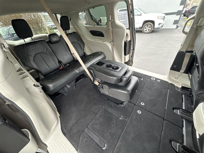 2018 Chrysler Pacifica Touring L - Photo 21 - Millstadt, IL 62260