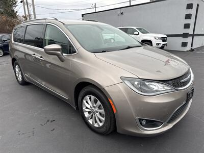 2018 Chrysler Pacifica Touring L   - Photo 2 - Millstadt, IL 62260