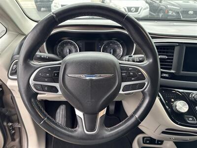 2018 Chrysler Pacifica Touring L - Photo 10 - Millstadt, IL 62260