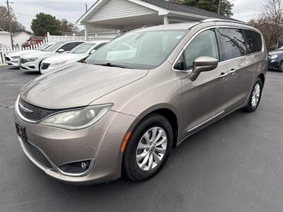 2018 Chrysler Pacifica Touring L - Photo 2 - Millstadt, IL 62260