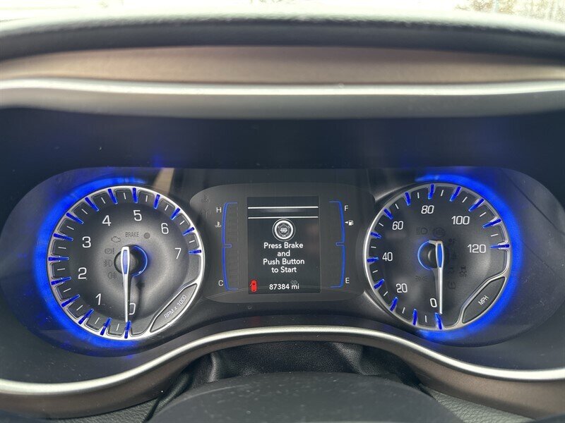 2018 Chrysler Pacifica Touring L - Photo 11 - Millstadt, IL 62260