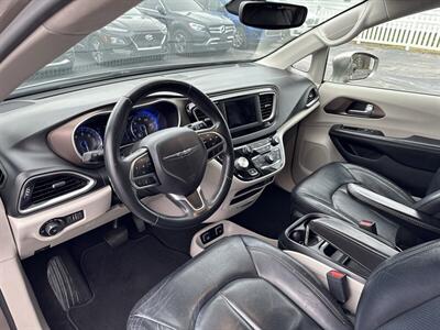 2018 Chrysler Pacifica Touring L - Photo 9 - Millstadt, IL 62260