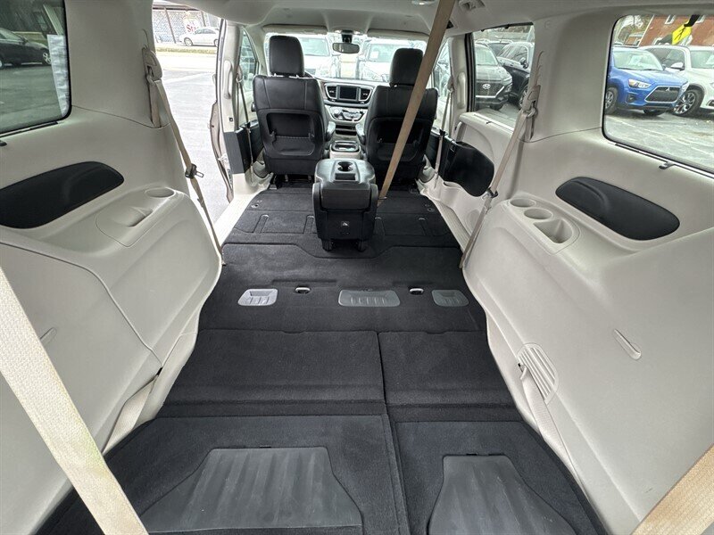 2018 Chrysler Pacifica Touring L - Photo 25 - Millstadt, IL 62260