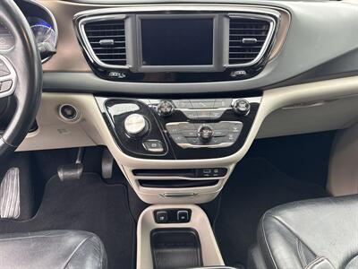 2018 Chrysler Pacifica Touring L   - Photo 12 - Millstadt, IL 62260