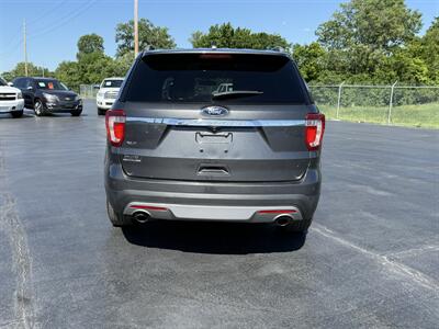 2017 Ford Explorer XLT - Photo 8 - Cahokia, IL 62206
