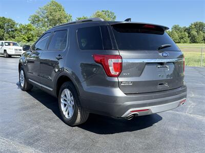 2017 Ford Explorer XLT - Photo 7 - Cahokia, IL 62206