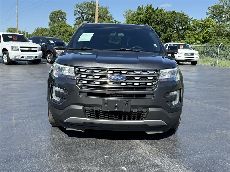 2017 Ford Explorer XLT - Photo 3 - Cahokia, IL 62206