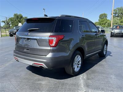 2017 Ford Explorer XLT - Photo 9 - Cahokia, IL 62206