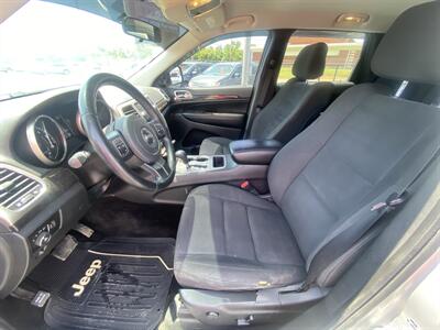 2012 Jeep Grand Cherokee Laredo   - Photo 9 - Cahokia, IL 62206