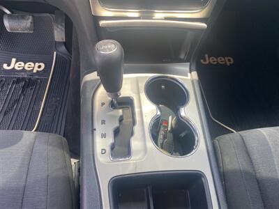 2012 Jeep Grand Cherokee Laredo   - Photo 15 - Cahokia, IL 62206