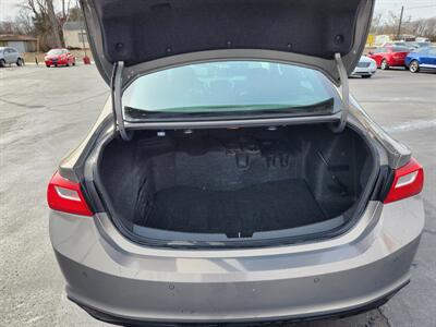 2017 Chevrolet Malibu Hybrid   - Photo 5 - Cahokia, IL 62206