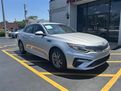 2019 Kia Optima LX   - Photo 2 - Fairview Heights, IL 62208