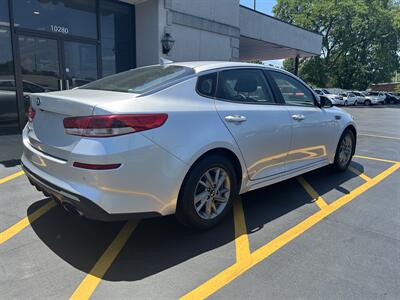 2019 Kia Optima LX   - Photo 4 - Fairview Heights, IL 62208