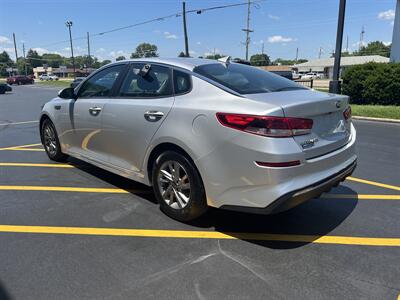 2019 Kia Optima LX   - Photo 5 - Fairview Heights, IL 62208