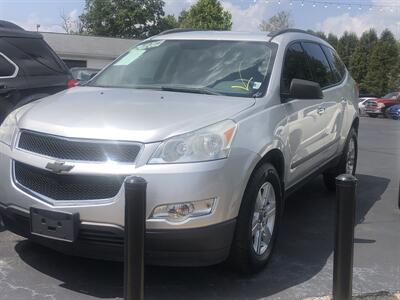 2010 Chevrolet Traverse LS   - Photo 2 - Belleville, IL 62226