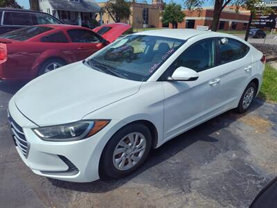 2017 Hyundai ELANTRA SE   - Photo 1 - Freeburg, IL 62243