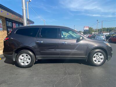 2013 Chevrolet Traverse LS   - Photo 3 - Belleville, IL 62226