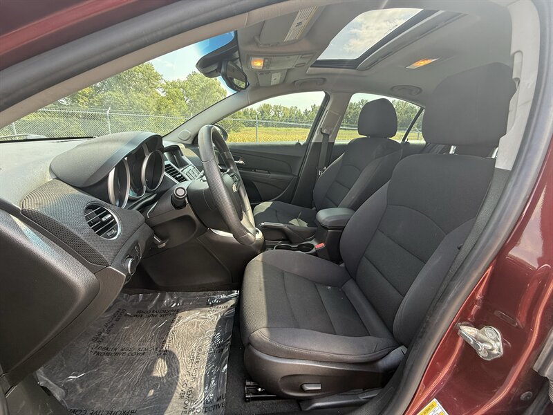 2016 Chevrolet Cruze Limited 1LT Auto - Photo 9 - Cahokia, IL 62206