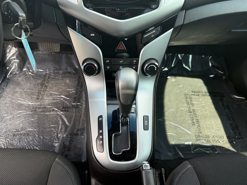 2016 Chevrolet Cruze Limited 1LT Auto - Photo 14 - Cahokia, IL 62206