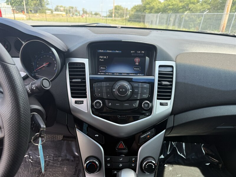 2016 Chevrolet Cruze Limited 1LT Auto - Photo 13 - Cahokia, IL 62206