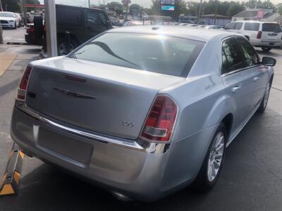 2013 Chrysler 300 Series   - Photo 6 - Belleville, IL 62226