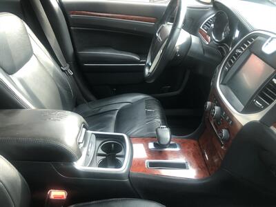 2013 Chrysler 300 Series   - Photo 5 - Belleville, IL 62226