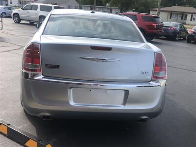 2013 Chrysler 300 Series   - Photo 4 - Belleville, IL 62226