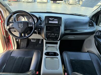 2017 Dodge Grand Caravan SXT   - Photo 10 - Cahokia, IL 62206