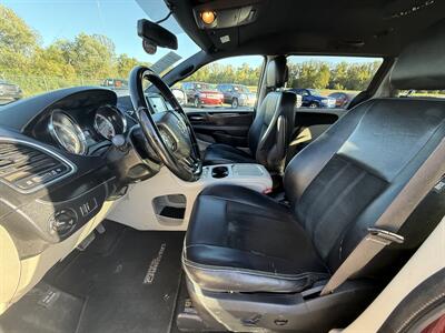 2017 Dodge Grand Caravan SXT   - Photo 7 - Cahokia, IL 62206