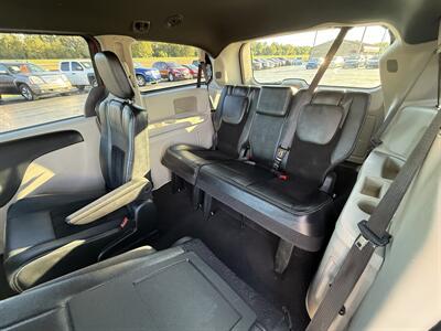 2017 Dodge Grand Caravan SXT   - Photo 9 - Cahokia, IL 62206