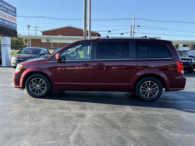 2017 Dodge Grand Caravan SXT   - Photo 3 - Cahokia, IL 62206