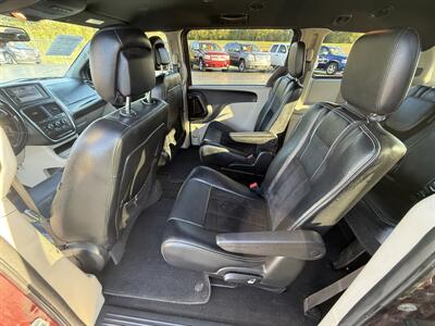2017 Dodge Grand Caravan SXT   - Photo 8 - Cahokia, IL 62206