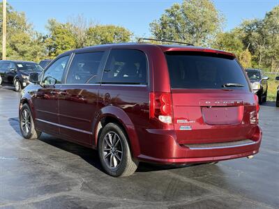 2017 Dodge Grand Caravan SXT   - Photo 5 - Cahokia, IL 62206