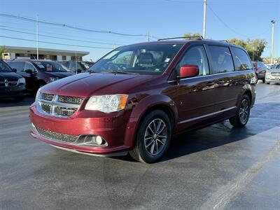 2017 Dodge Grand Caravan SXT   - Photo 1 - Cahokia, IL 62206