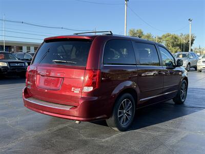 2017 Dodge Grand Caravan SXT   - Photo 6 - Cahokia, IL 62206