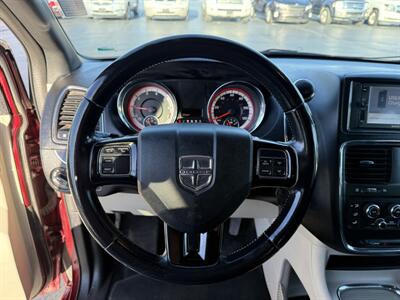 2017 Dodge Grand Caravan SXT   - Photo 11 - Cahokia, IL 62206