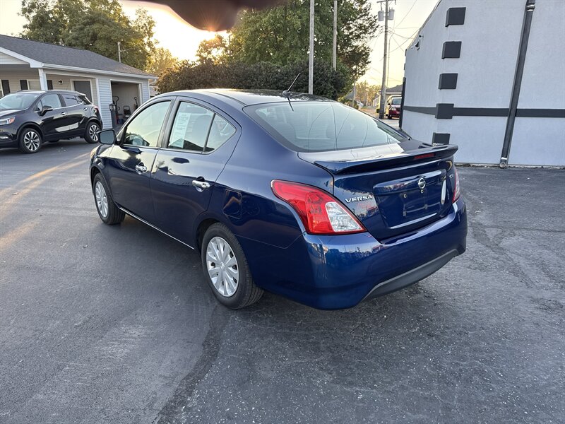 2018 Nissan Versa SV - Photo 4 - Millstadt, IL 62260