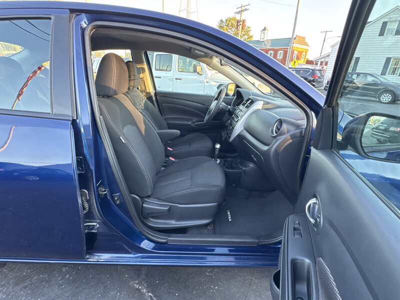 2018 Nissan Versa SV - Photo 12 - Millstadt, IL 62260